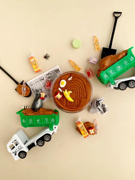 PLAY DOUGH KIT: GARBAGE ROOT BEER