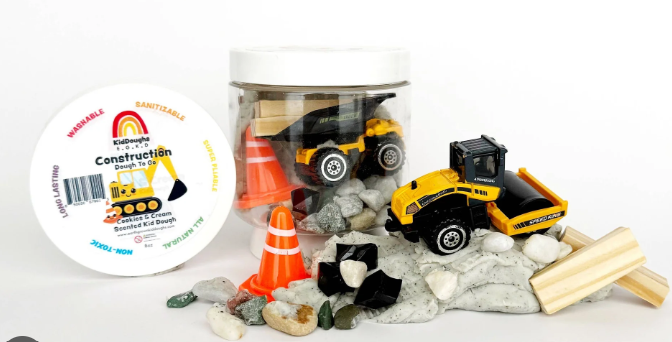 MINI KIDDOUGH PLAY PACK: CONSTRUCTION COOKIES & CREAM SCENTED