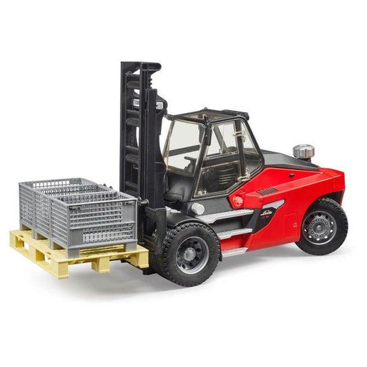 LINDE HT160 FORK LIFT WITH PALLET AND 3 CARGO CAGES