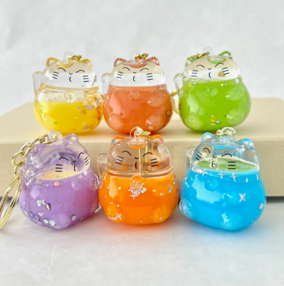 COLORFUL MANEKI CAT FLOATY KEYCHAIN