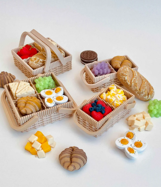 PICNIC BASKET CLICKER KEYCHAIN