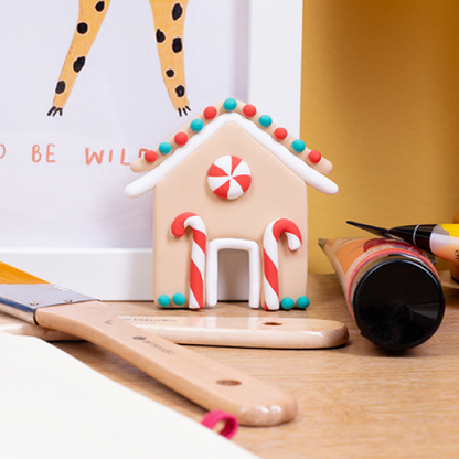 MAKE YOUR OWN GINGERBREAD HOUSE