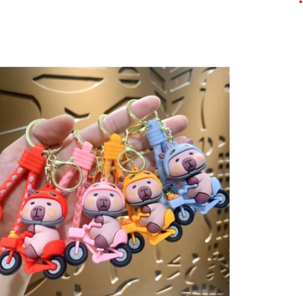 CAPYBARA SCOOTER KEYCHAIN