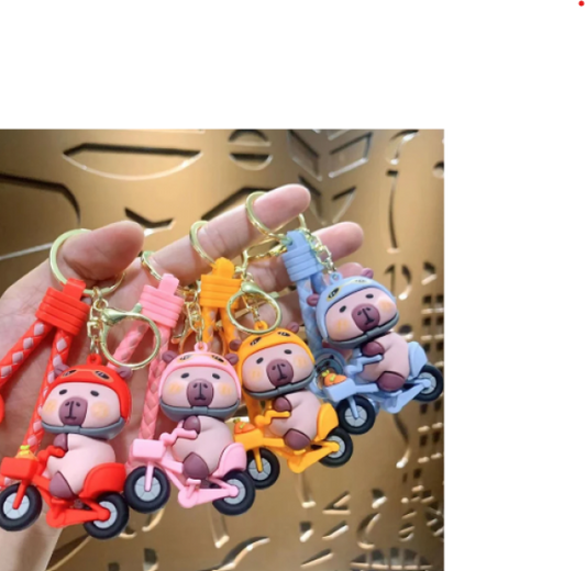 CAPYBARA SCOOTER KEYCHAIN